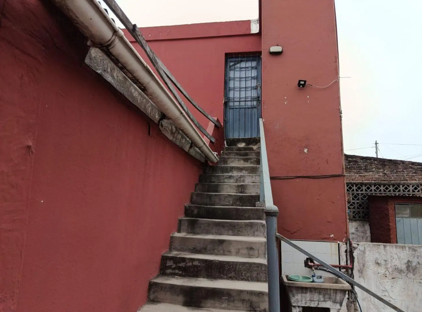 VENTA CASA 3 AMB. + DEPTO. 2 AMB A REFACCIONAR! 3
