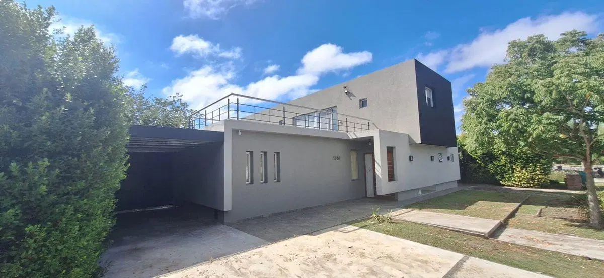 CASA 3 DORM EN ALQUIL JARDIN PILETA MUELLE AL AGUA 2