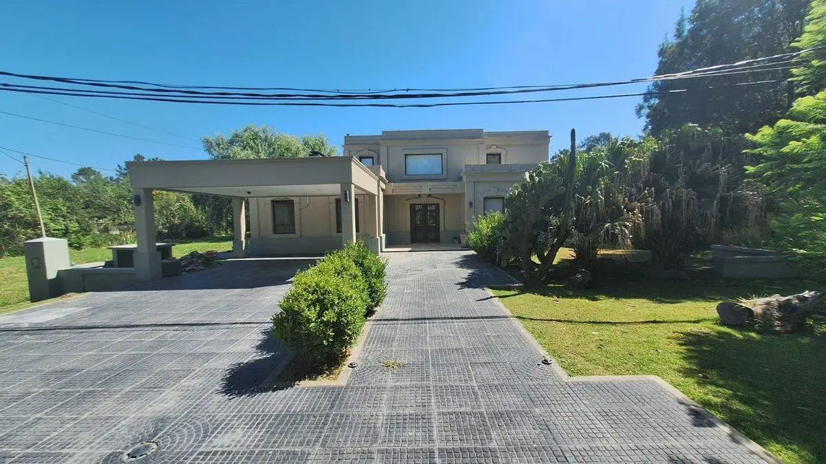 VENTA CASA BARRIO C.U.B.E. 4 DORM QUINCHO PILETA 5