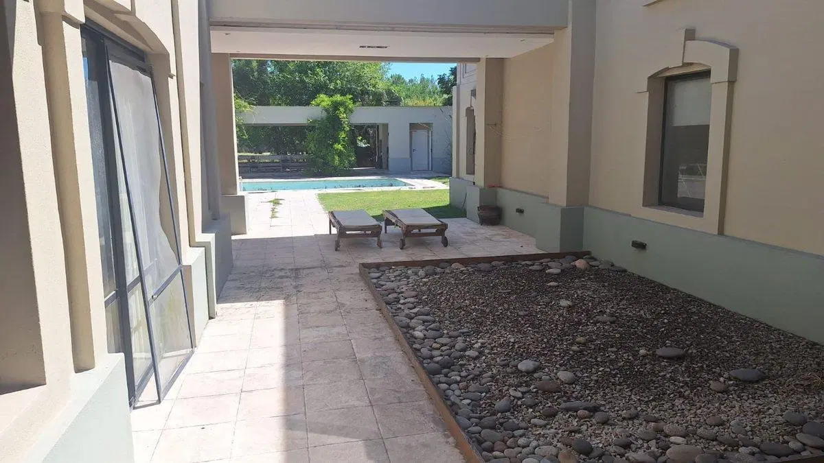 VENTA CASA BARRIO C.U.B.E. 4 DORM QUINCHO PILETA 2