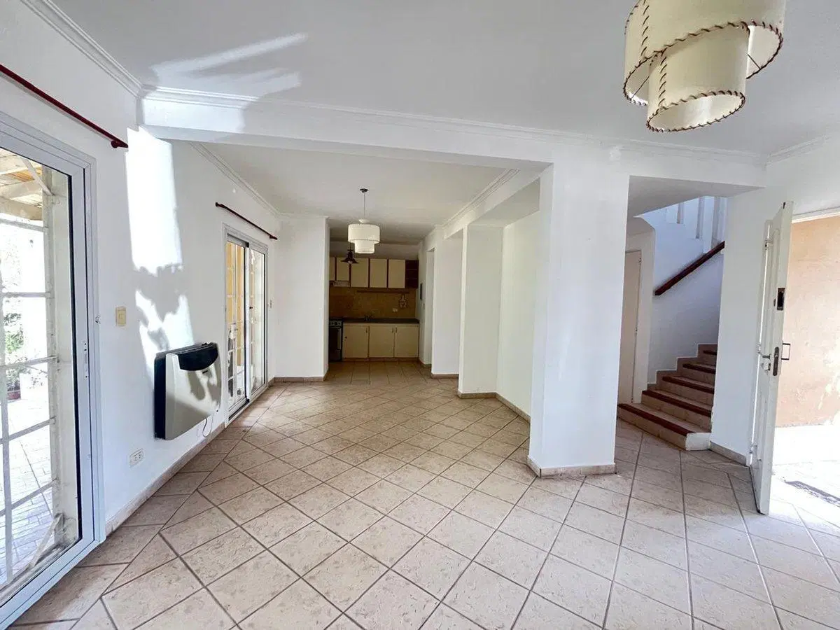 VENTA CASA C/PILETA B.PRIVADO JARDINES DE ESCOBAR 4