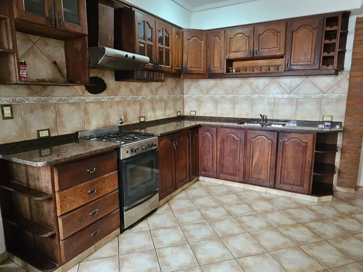 CASA TRIPLEX , Coch. 2 autos/ Quincho Zona Resid. 2