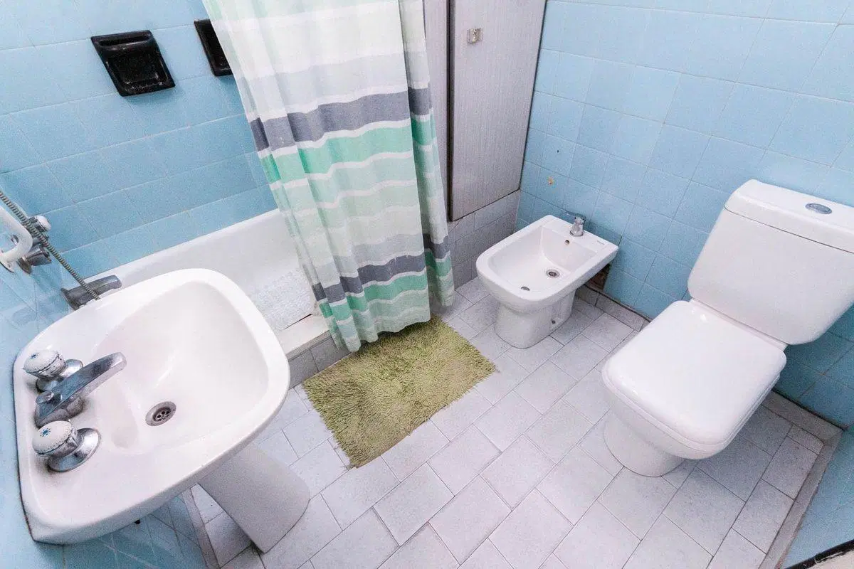 VENTA DE CASA EN ESQUINA 5 AMBIENTES CON GARAGE 3