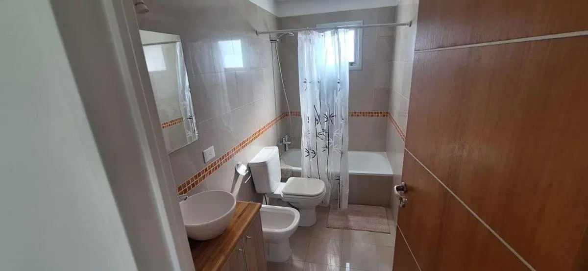 CASA 3 DORM EN VENTA JARDIN PILETA MUELLE AL AGUA 5