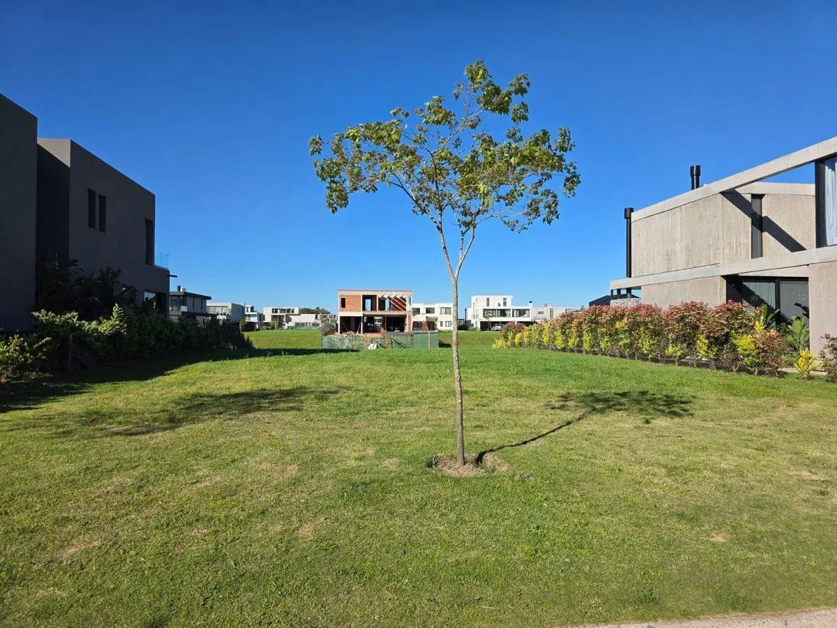 VENTA LOTE A LA LAGUNA EL YACHT NORDELTA 5