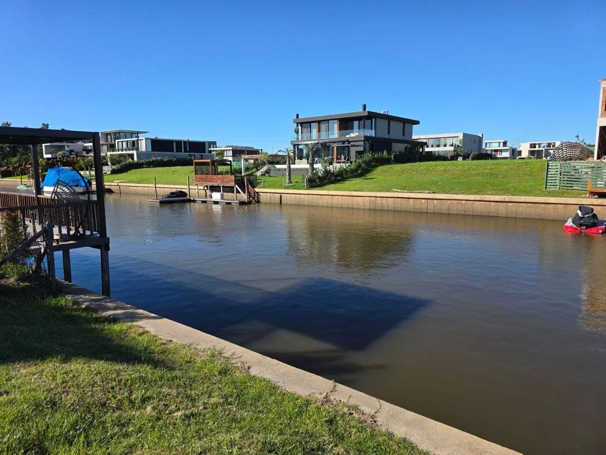 VENTA LOTE A LA LAGUNA EL YACHT NORDELTA 5
