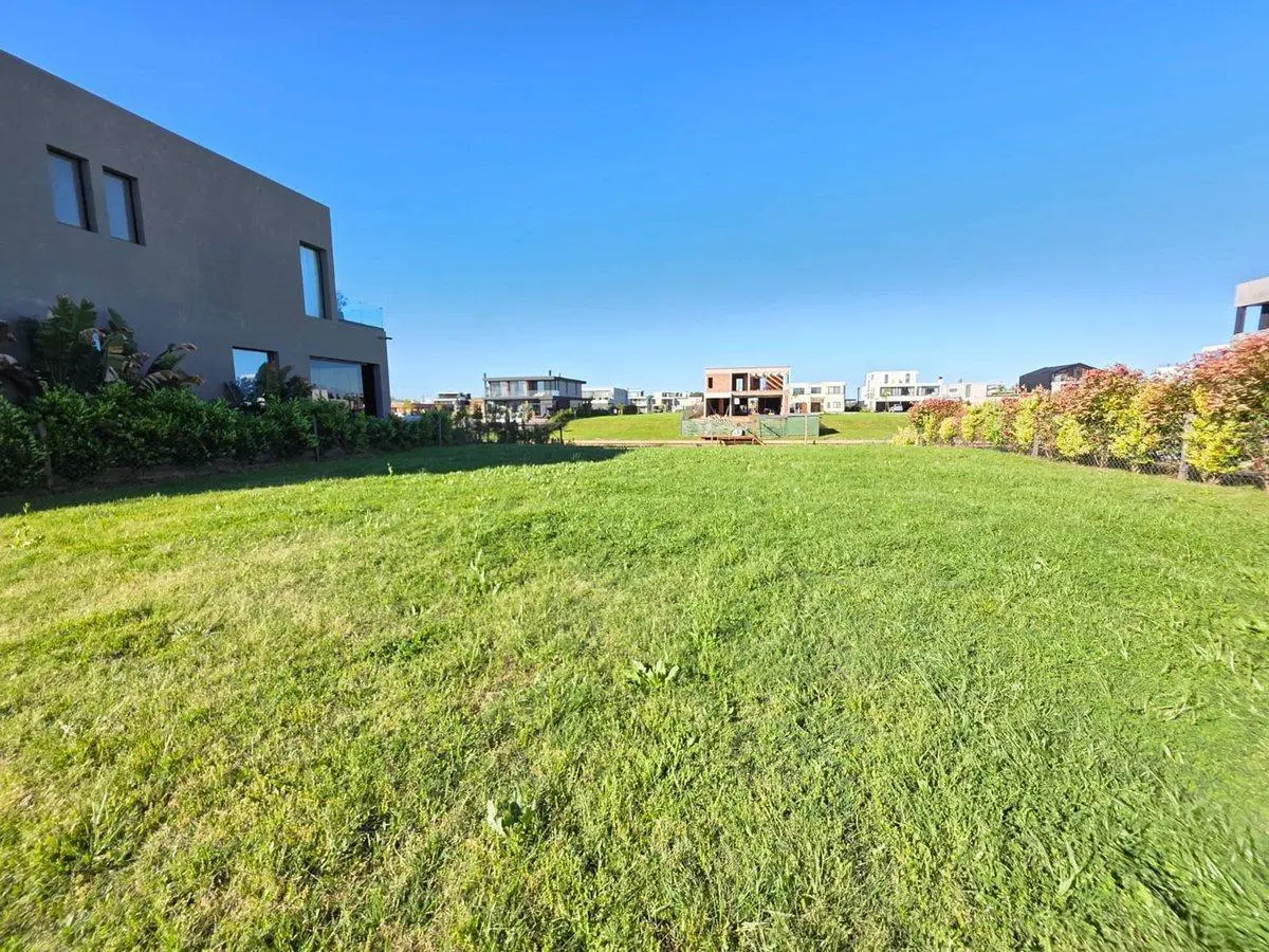 VENTA LOTE A LA LAGUNA EL YACHT NORDELTA 4