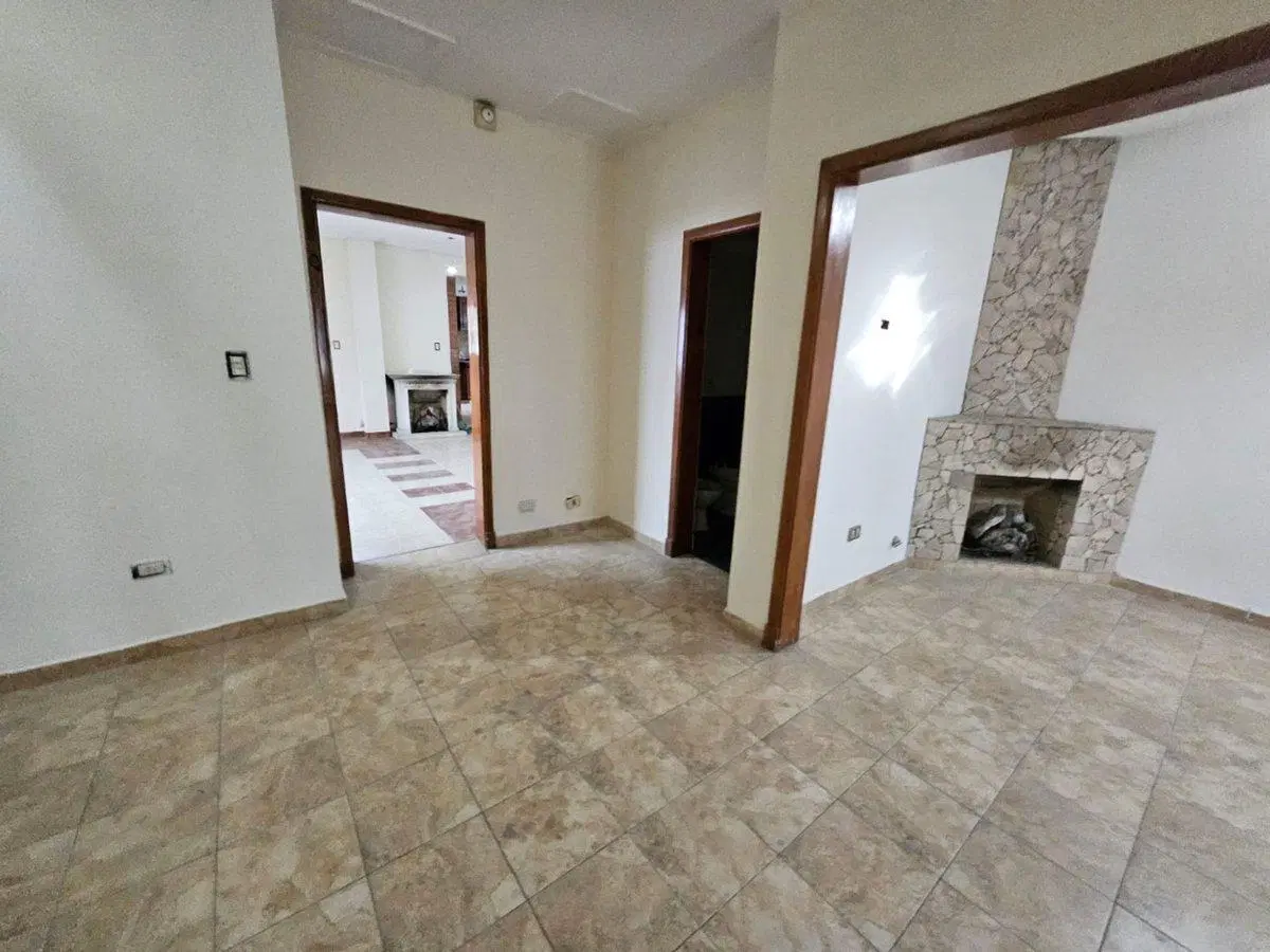 CASA TRIPLEX , Coch. 2 autos/ Quincho Zona Resid. 5