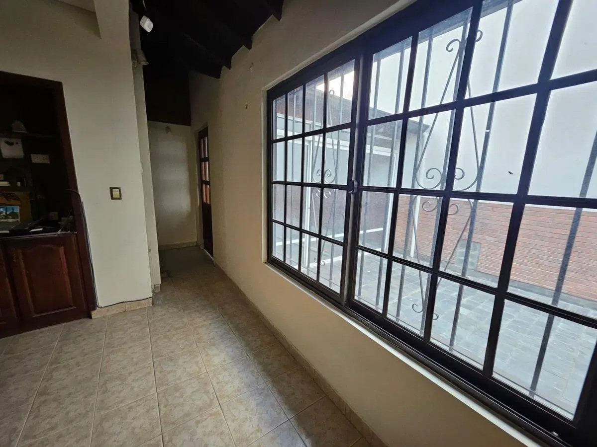 CASA TRIPLEX , Coch. 2 autos/ Quincho Zona Resid. 2