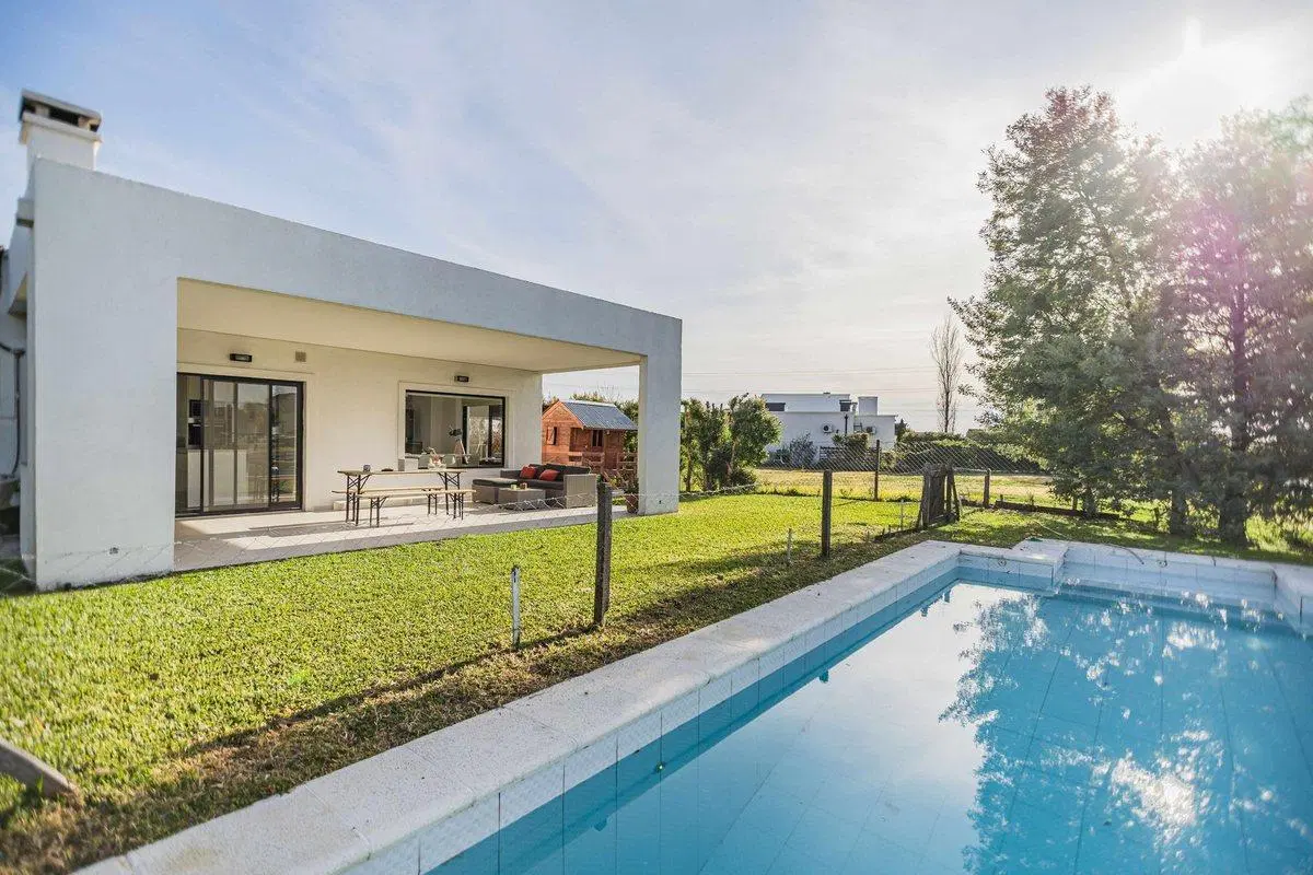 CASA UNA PLANTA VENTA EN B. SAN FRANCISCO AL AGUA 3