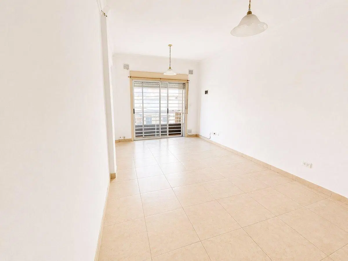 DEPTO 2 AMB EN VENTA EN CASEROS C/BALCON APTO CRED 3