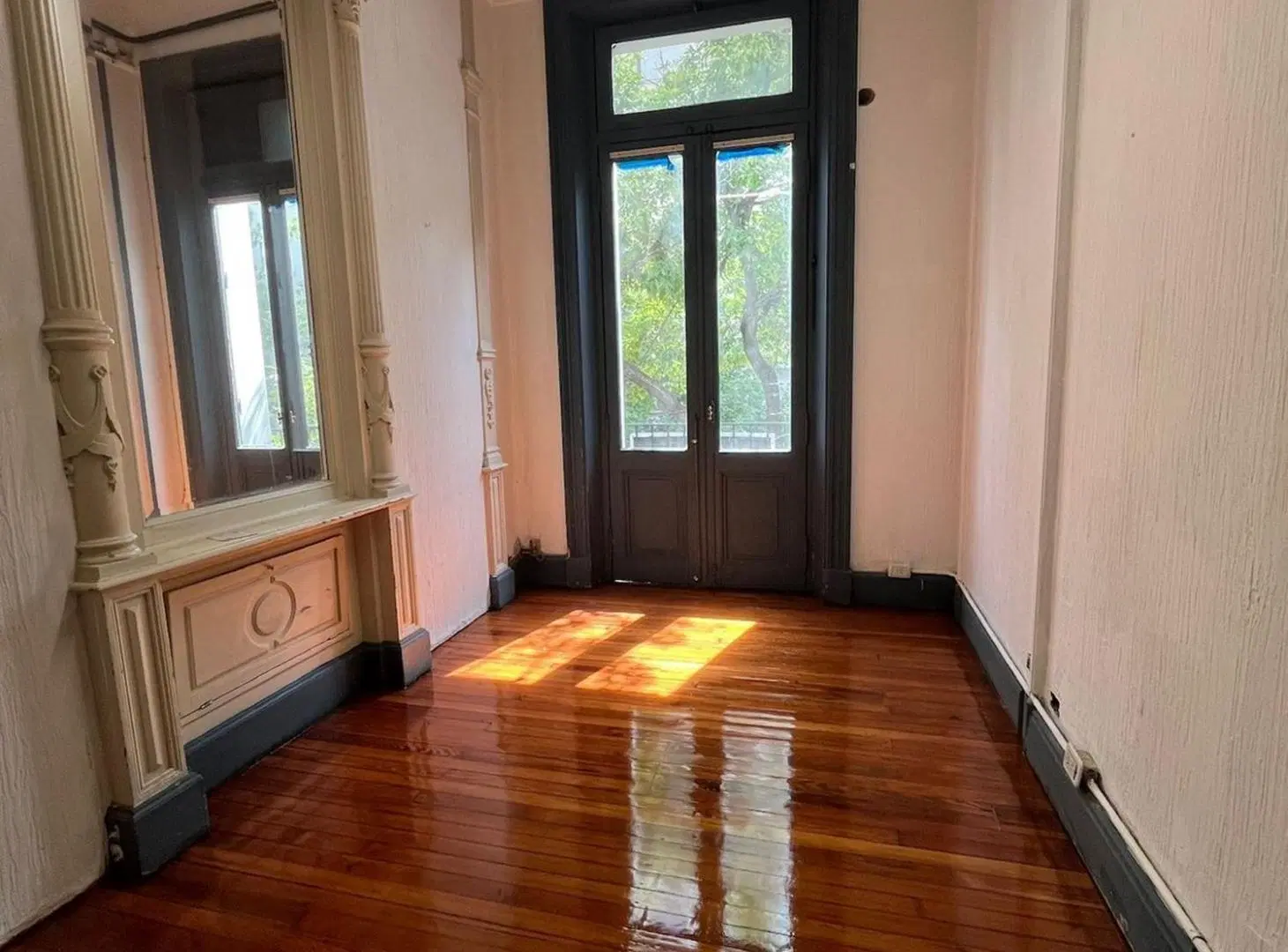 Edificio Entero, con locales en Esquina Congreso 2