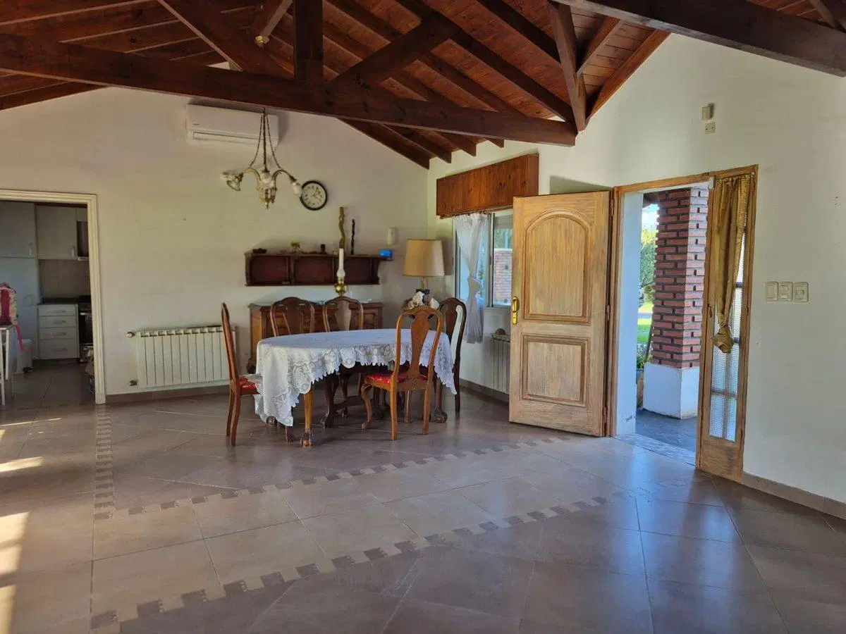 CASA EN VENTA EN CAPILLA DEL SEÑOR CON PILETA. 4