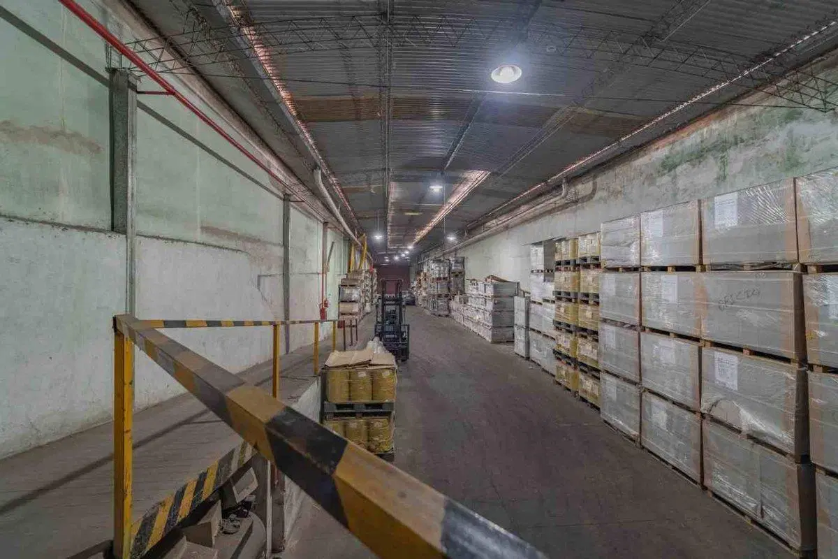 EXCELENTE  DEPOSITO / TERRENO EN CABA 8