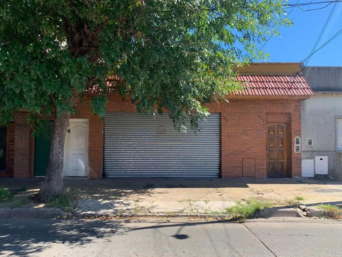 CASA MULTIFAMILIAR EN VENTA EN MATANZA C/LOCAL 8