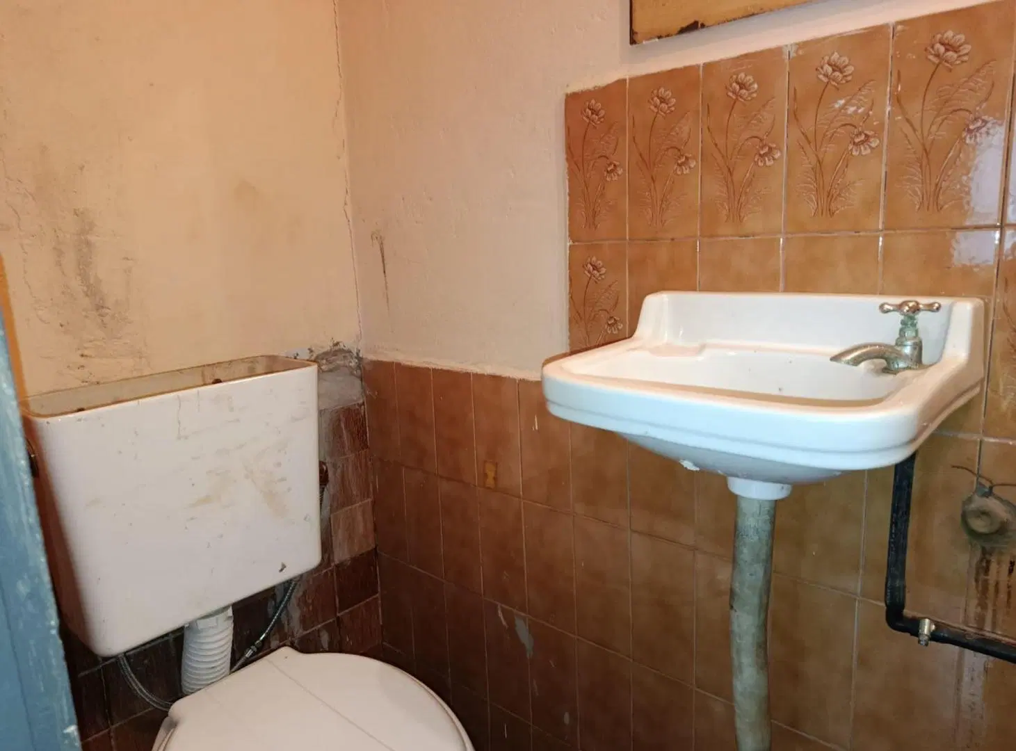 VENTA CASA 3 AMB. + DEPTO. 2 AMB A REFACCIONAR! 4