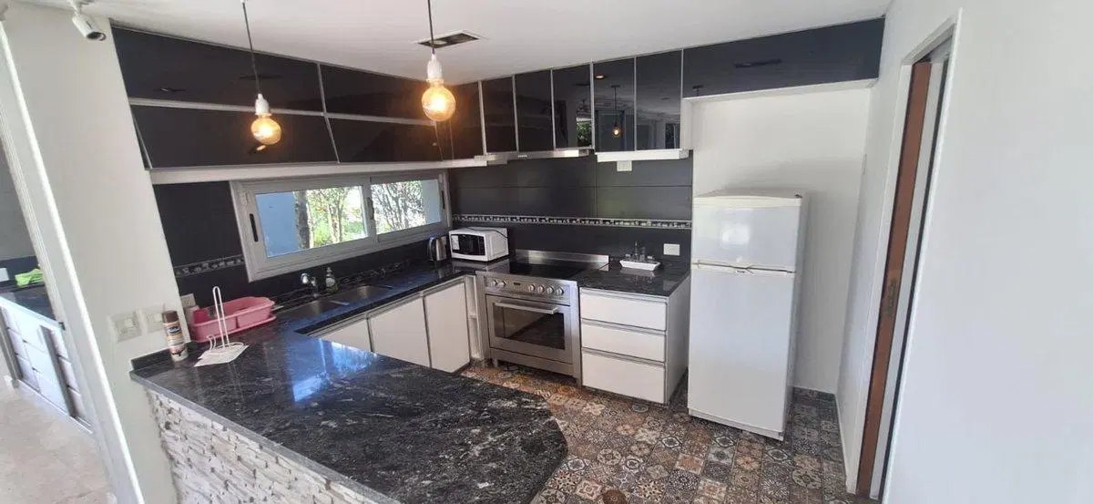 CASA 3 DORM EN ALQUIL JARDIN PILETA MUELLE AL AGUA 5