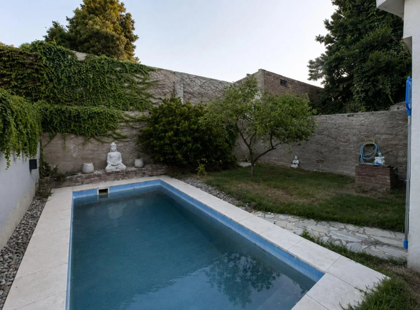 VENTA Casa Lanús pileta parrilla terraza 2 cochera 5