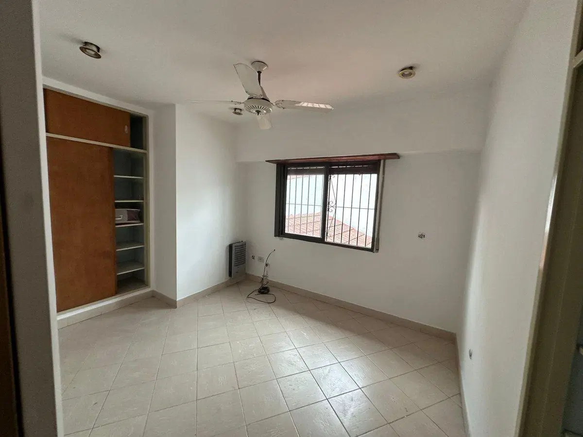 CASA TRIPLEX , Coch. 2 autos/ Quincho Zona Resid. 5