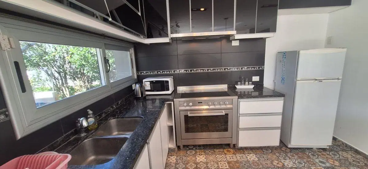CASA 3 DORM EN VENTA JARDIN PILETA MUELLE AL AGUA 4