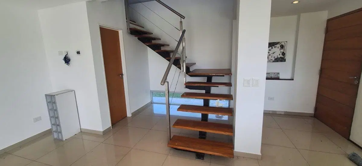 CASA 3 DORM EN VENTA JARDIN PILETA MUELLE AL AGUA 8