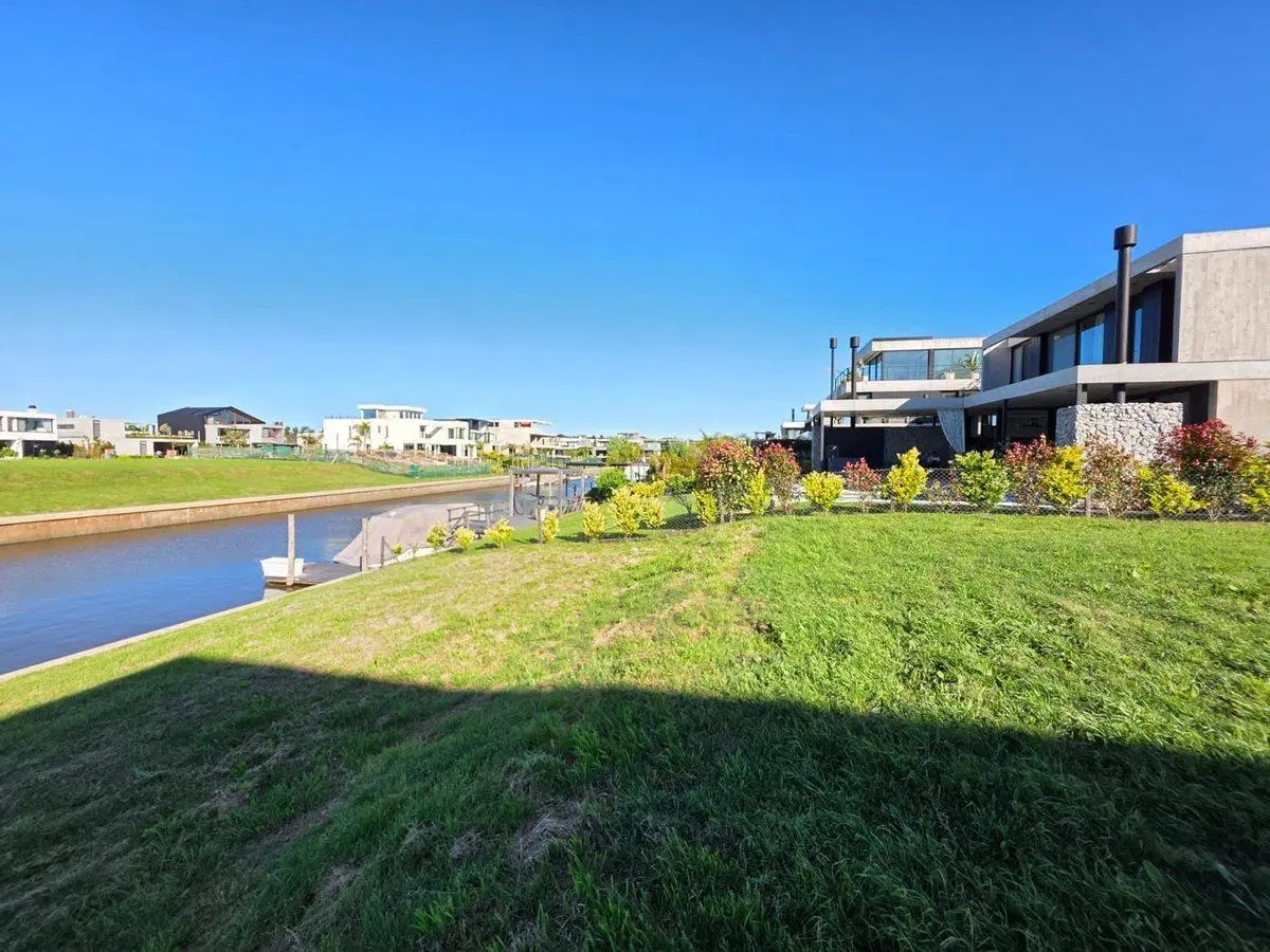 VENTA LOTE A LA LAGUNA EL YACHT NORDELTA 3
