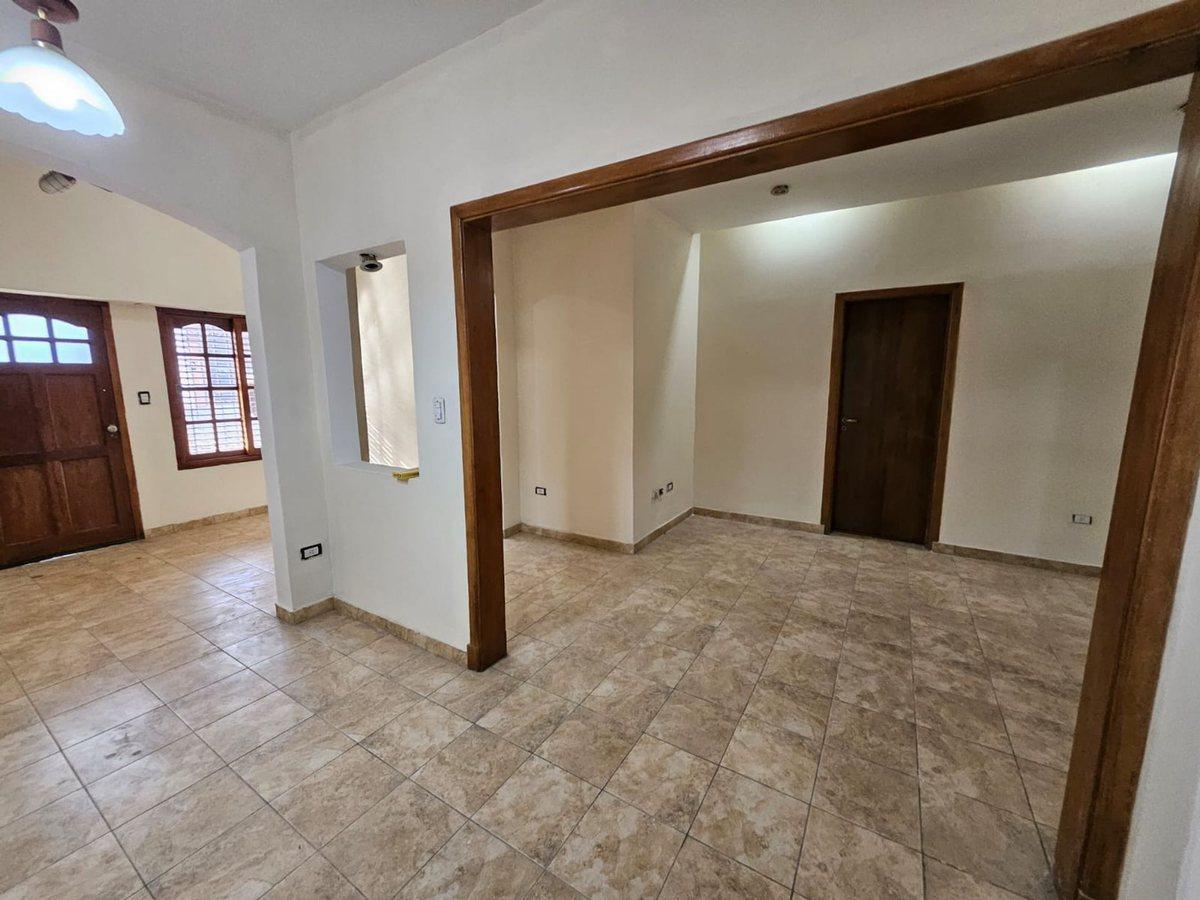 Foto de CASA TRIPLEX , Coch. 2 autos/ Quincho Zona Resid., imagen 5