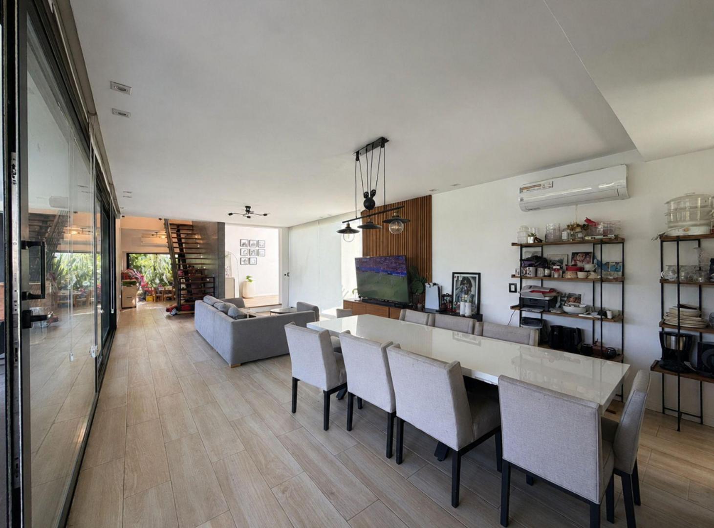 Foto de CASA 4 AMB EN VENTA BARRIO SAN MATIAS C/PILETA, imagen 2