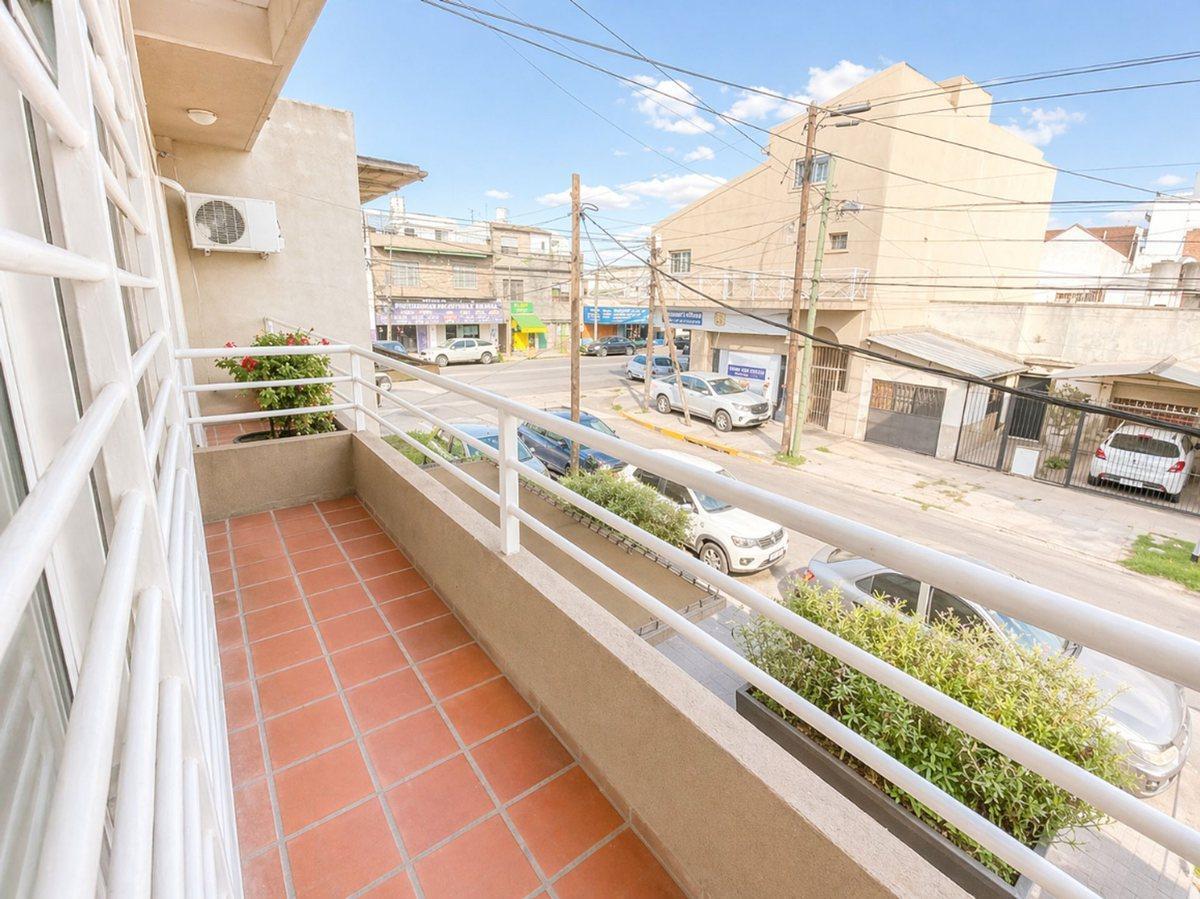 Foto de DEPTO 2 AMB EN VENTA EN CASEROS C/BALCON APTO CRED, imagen 5