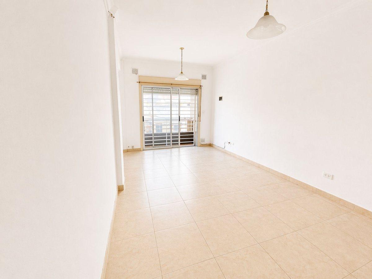 Foto de DEPTO 2 AMB EN VENTA EN CASEROS C/BALCON APTO CRED, imagen 3
