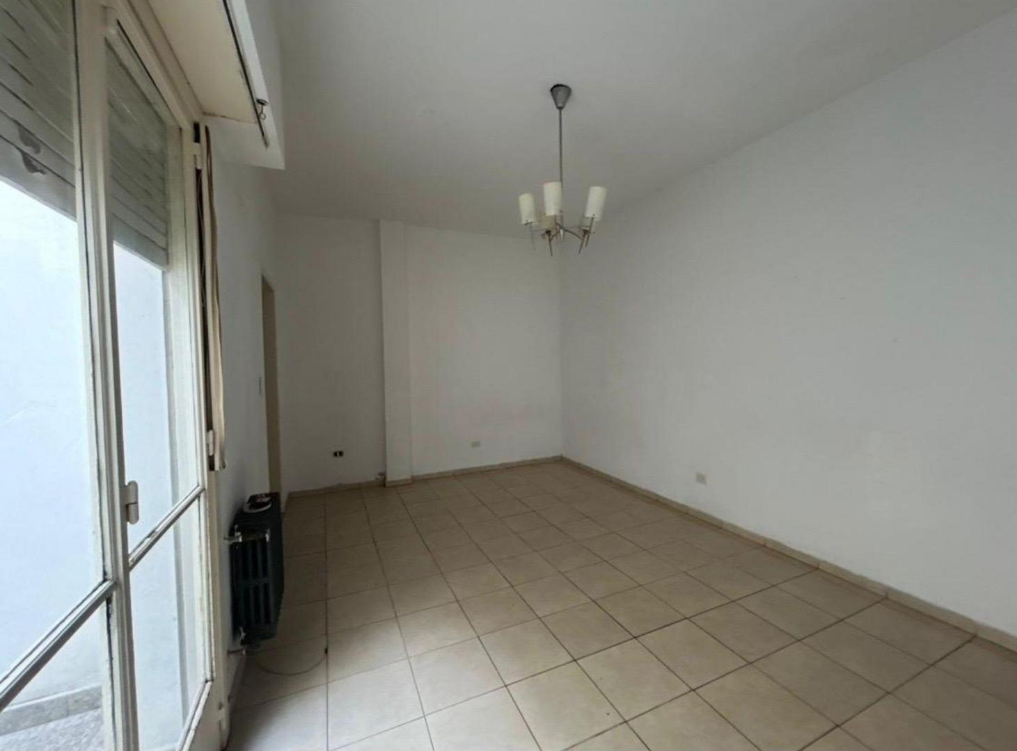 Foto de DEPTO 2 AMB VENTA ALMAGRO c/2 patios y BAULERA, imagen 2