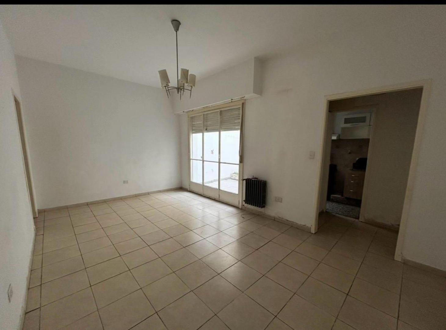 Foto de DEPTO 2 AMB VENTA ALMAGRO c/2 patios y BAULERA, imagen 1