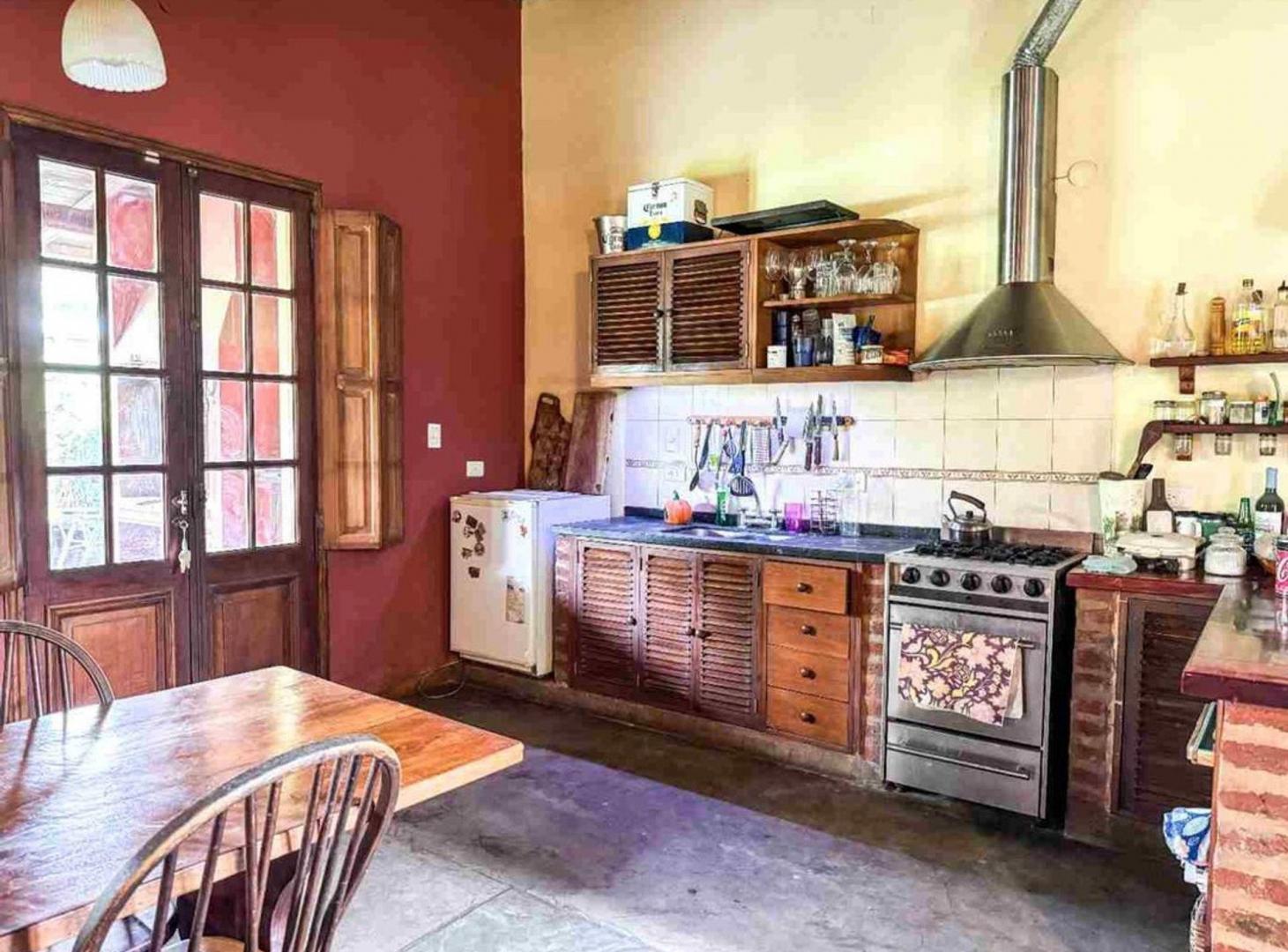 Foto de CASA 4 AMB EN VENTA EN ING. MASCHWITZ C/PILETA, imagen 1