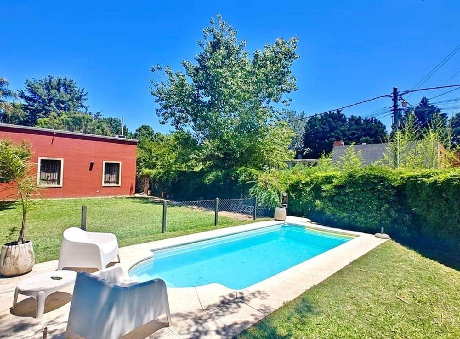 Foto de CASA 4 AMB EN VENTA EN ING. MASCHWITZ C/PILETA, imagen 3