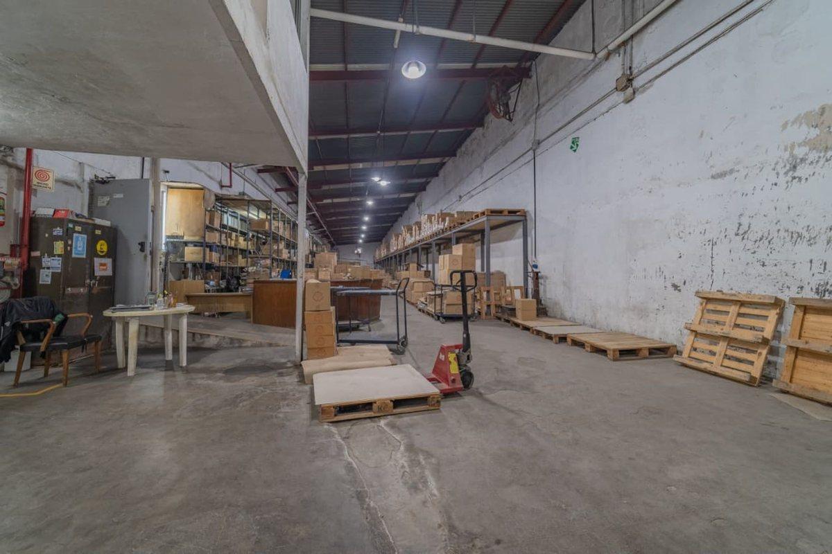 Foto de IMPORTANTE DEPOSITO / TERRENOS EN CABA, imagen 1