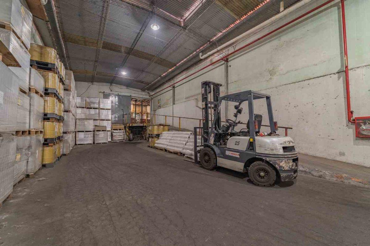 Foto de IMPORTANTE DEPOSITO / TERRENOS EN CABA, imagen 2