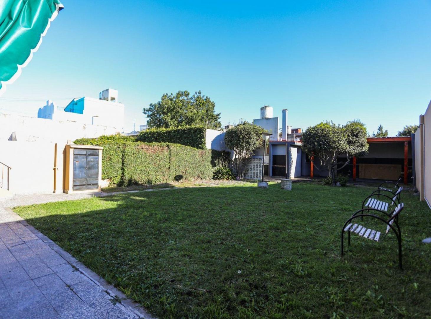 Foto de Casa 4 amb con lote amplio, quincho y cochera, imagen 3