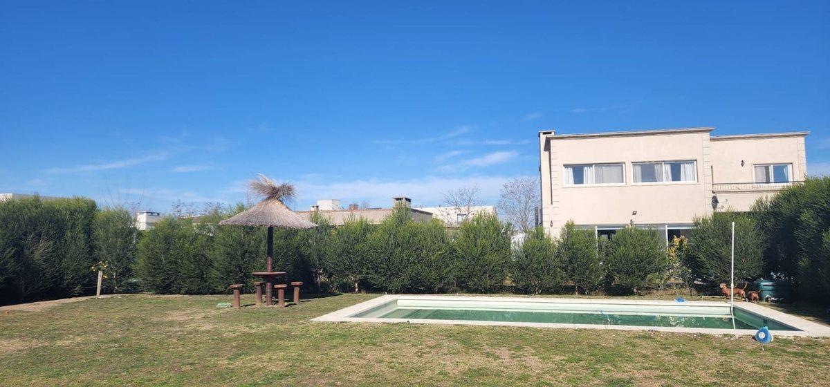 Foto de VENTA CASA CON PILETA CANTON FINANCIA PERMUTA, imagen 2