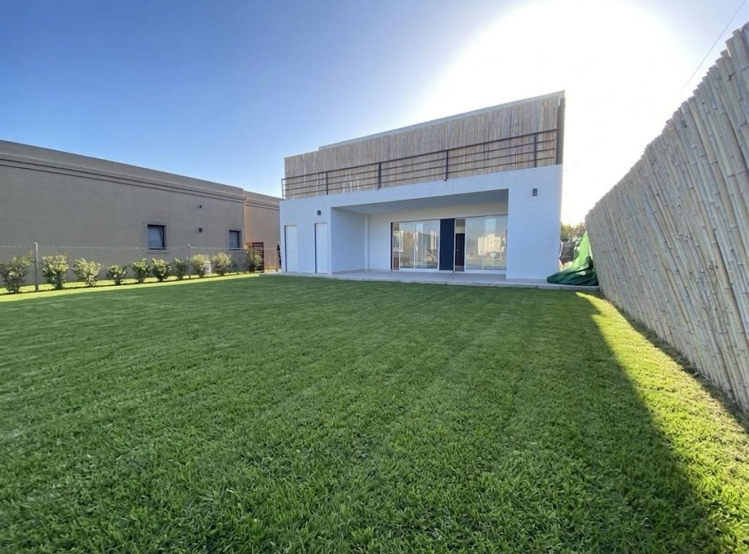 Foto de CASA 4 AMB EN VENTA EN BARRIO SANTA EMILIA, imagen 5