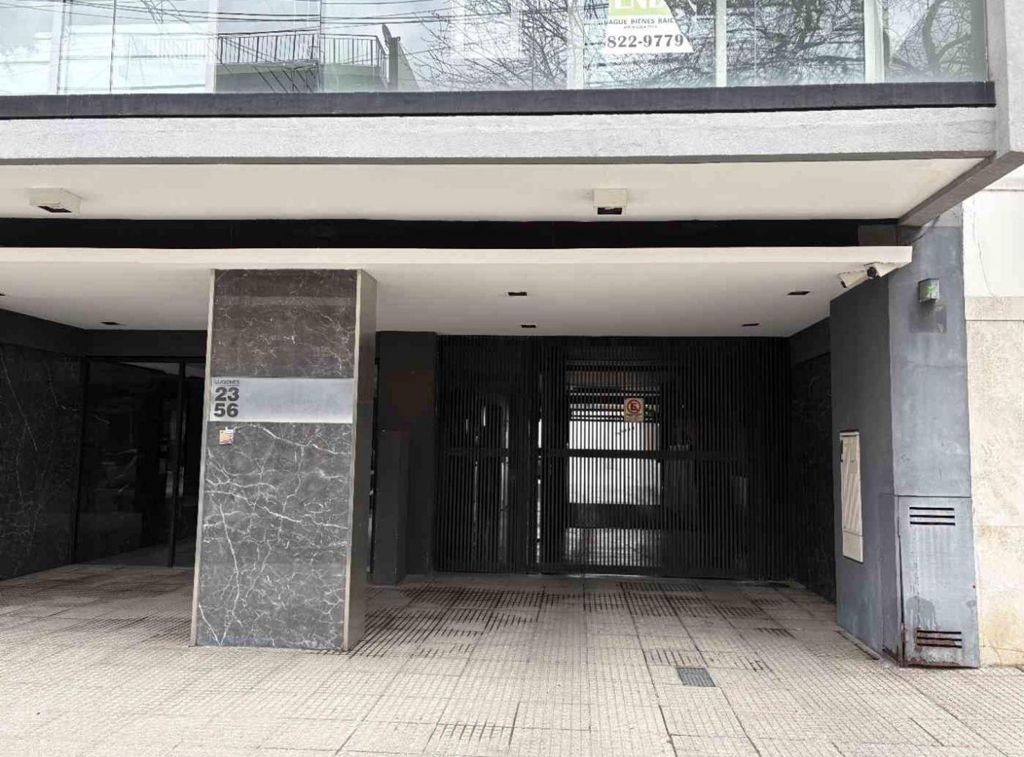 Foto de VENTA COCHERA FIJA DESCUBIERTA EN PB - V. URQUIZA, imagen 1