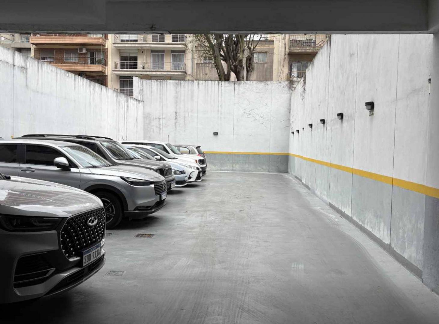 Foto de VENTA COCHERA FIJA DESCUBIERTA EN PB - V. URQUIZA, imagen 4