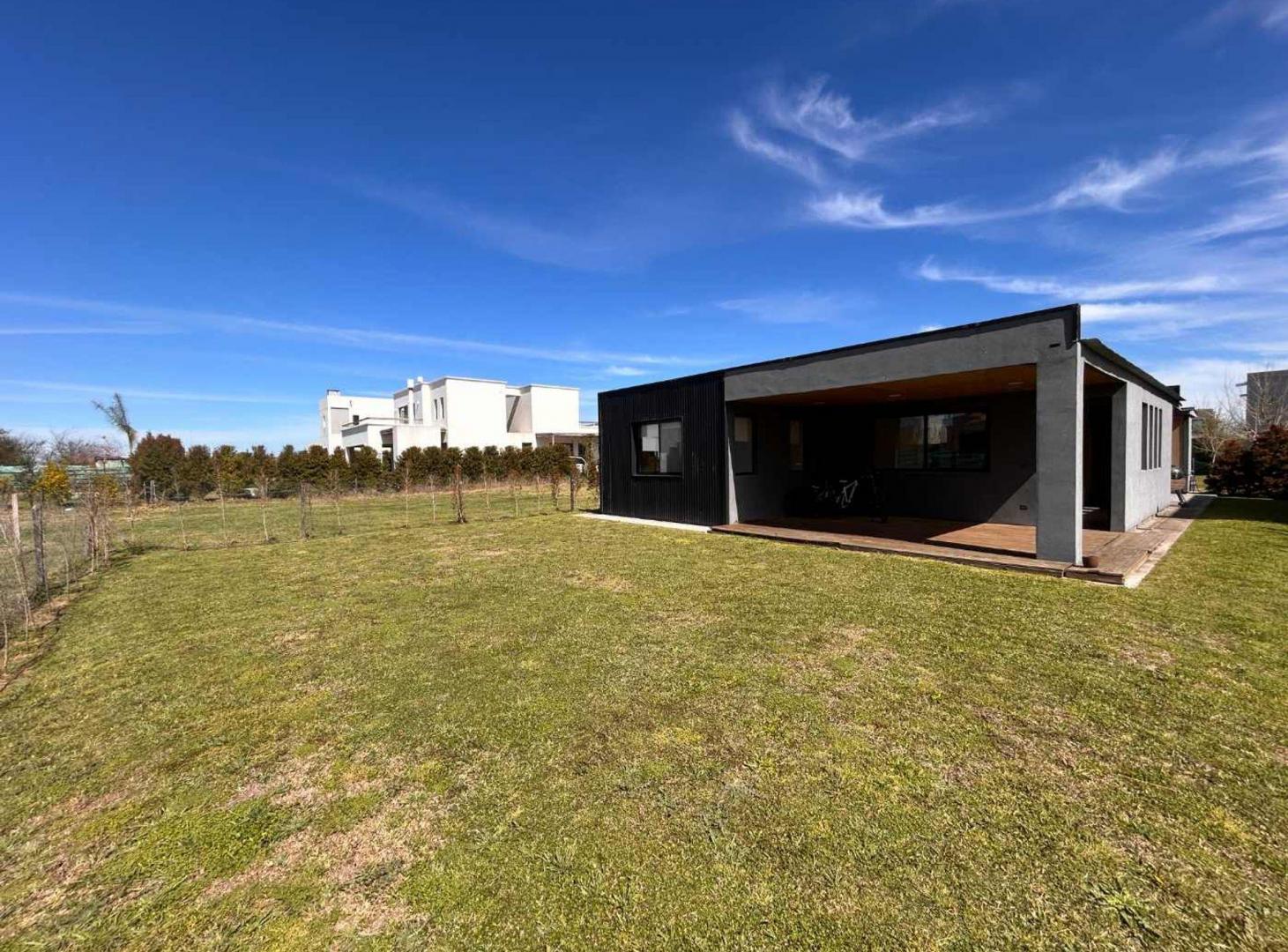 Foto de CASA DE UNA PLANTA EN VENTA EN ARAUCARIAS, imagen 1