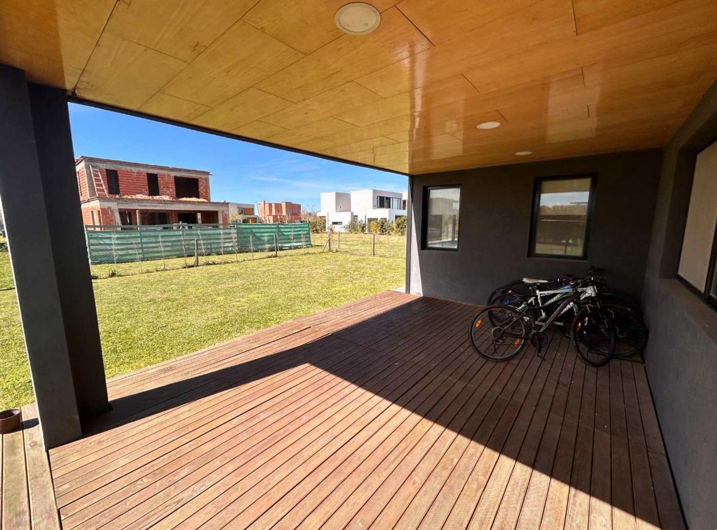 Foto de CASA DE UNA PLANTA EN VENTA EN ARAUCARIAS, imagen 2
