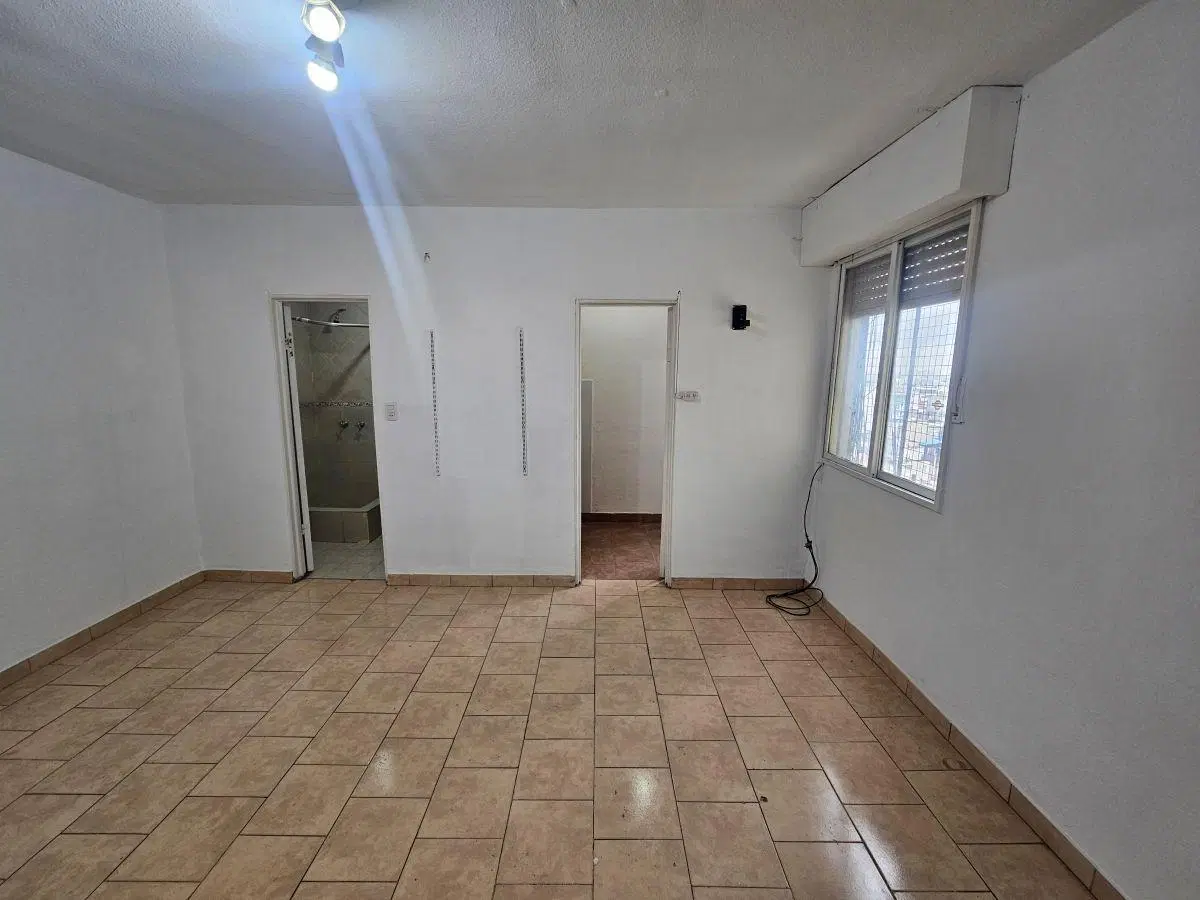 Excelente Oportunidad! Impecable y Luminoso Monoambiente en Piso 14 – Balvanera 5