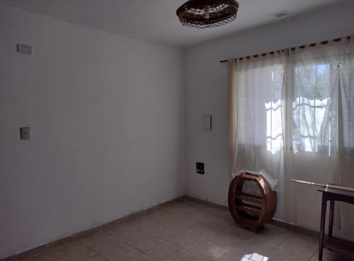 Casa ubicada a 150 de la plaza principal de Sauce Viejo 2