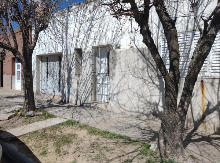 Casa ubicada a 150 de la plaza principal de Sauce Viejo 1