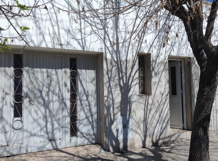 Casa ubicada a 150 de la plaza principal de Sauce Viejo 4