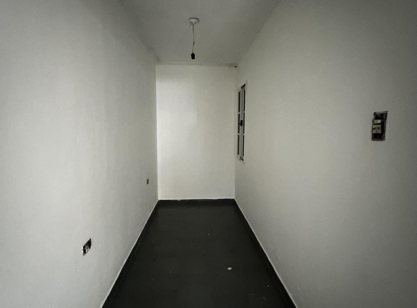 Foto de Casa de 1 dormitorio y gran patio delantero, imagen 3