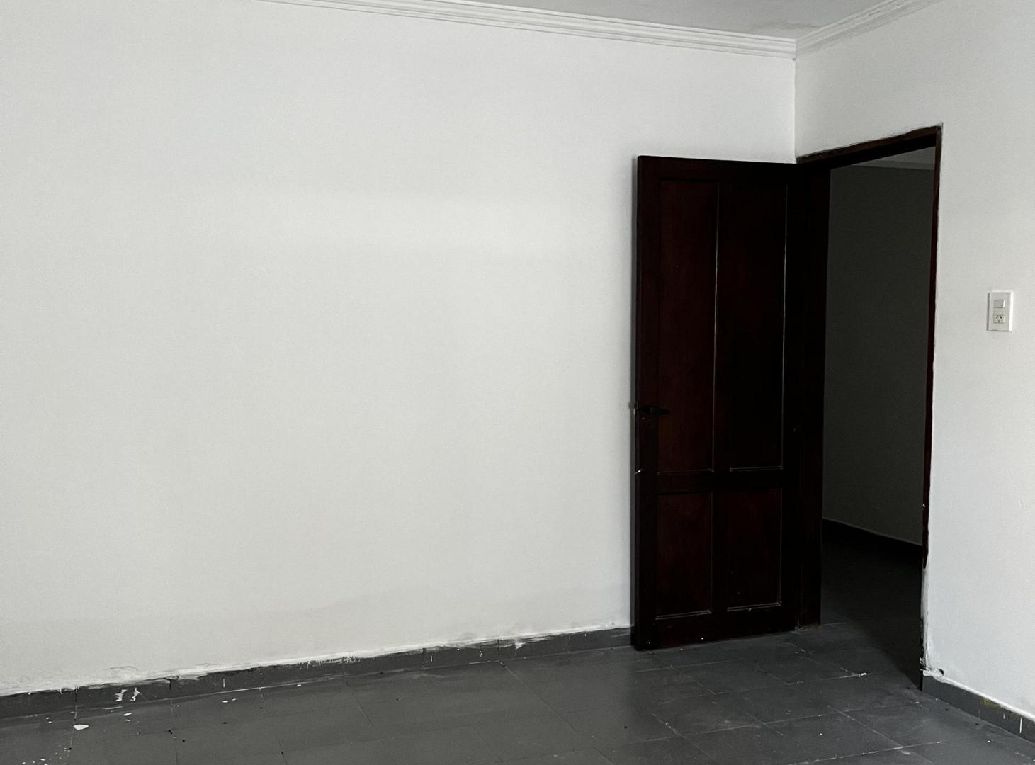 Foto de Casa de 1 dormitorio y gran patio delantero, imagen 1