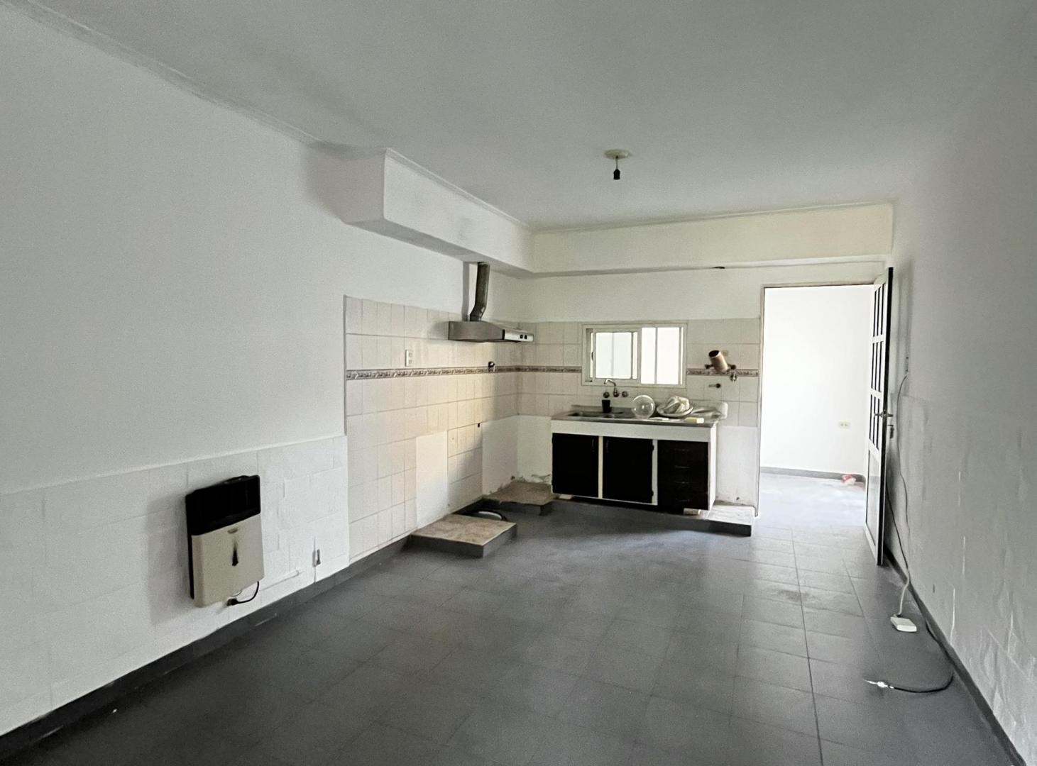 Foto de Casa de 1 dormitorio y gran patio delantero, imagen 2